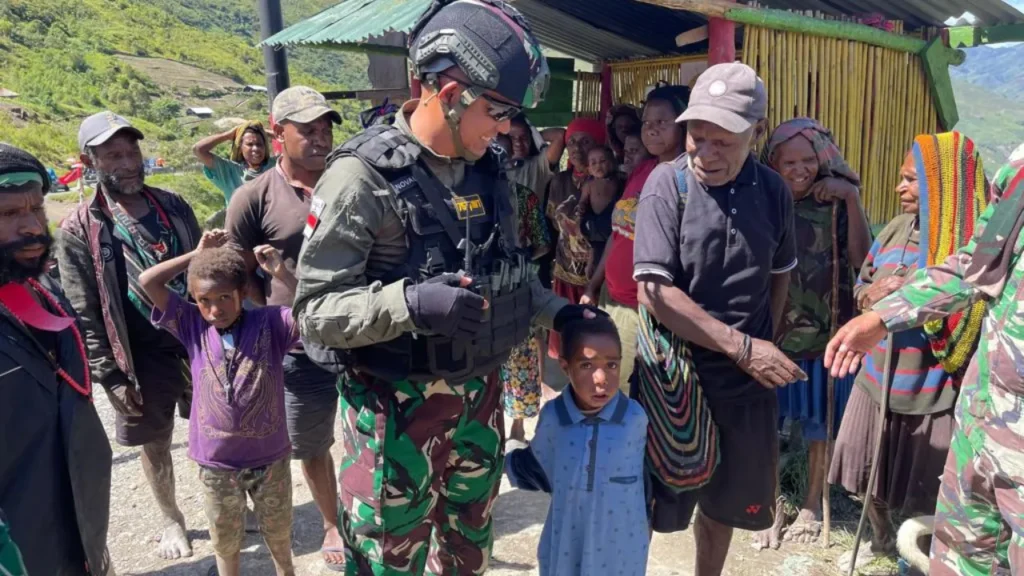 Satgas Pamtas Yonif 753 AVT Lakukan Komunikasi Sosial di Distrik Ilu Kabupaten Puncak Jaya