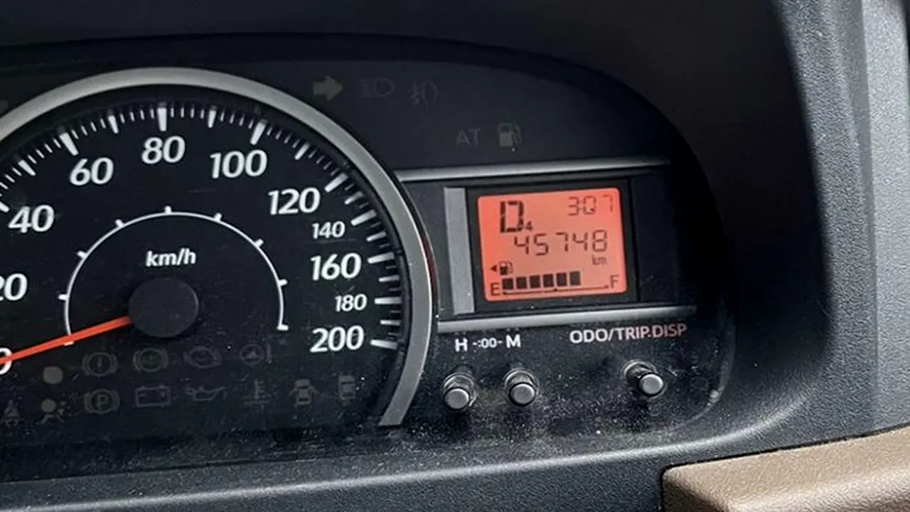 Cara Sederhana Mengenali Odometer Palsu di Mobil Bekas