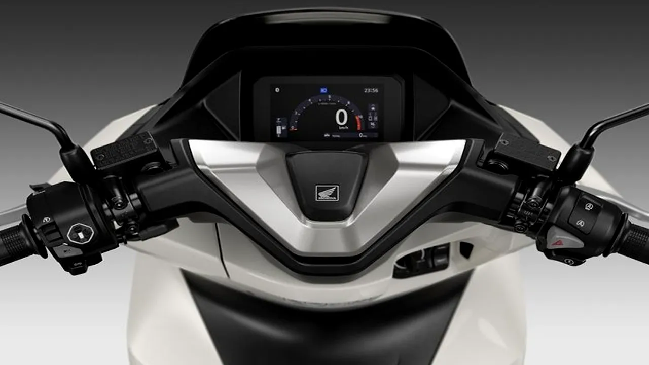 Honda PCX Facelift Meluncur dengan Fitur Koneksi HP dan Layar TFT